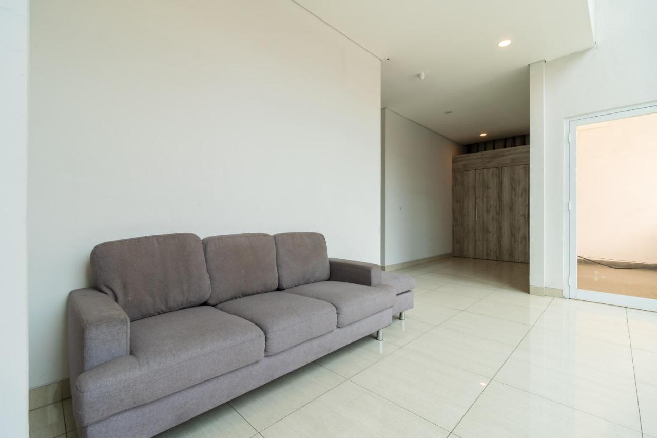 Urbanview Hotel Casa Kota Mangga Besar Джакарта Экстерьер фото