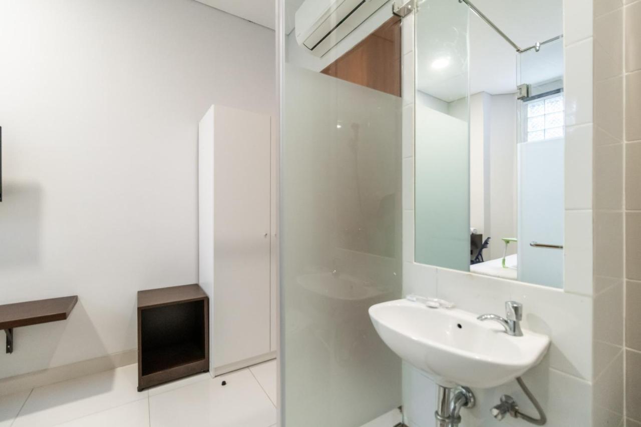 Urbanview Hotel Casa Kota Mangga Besar Джакарта Экстерьер фото