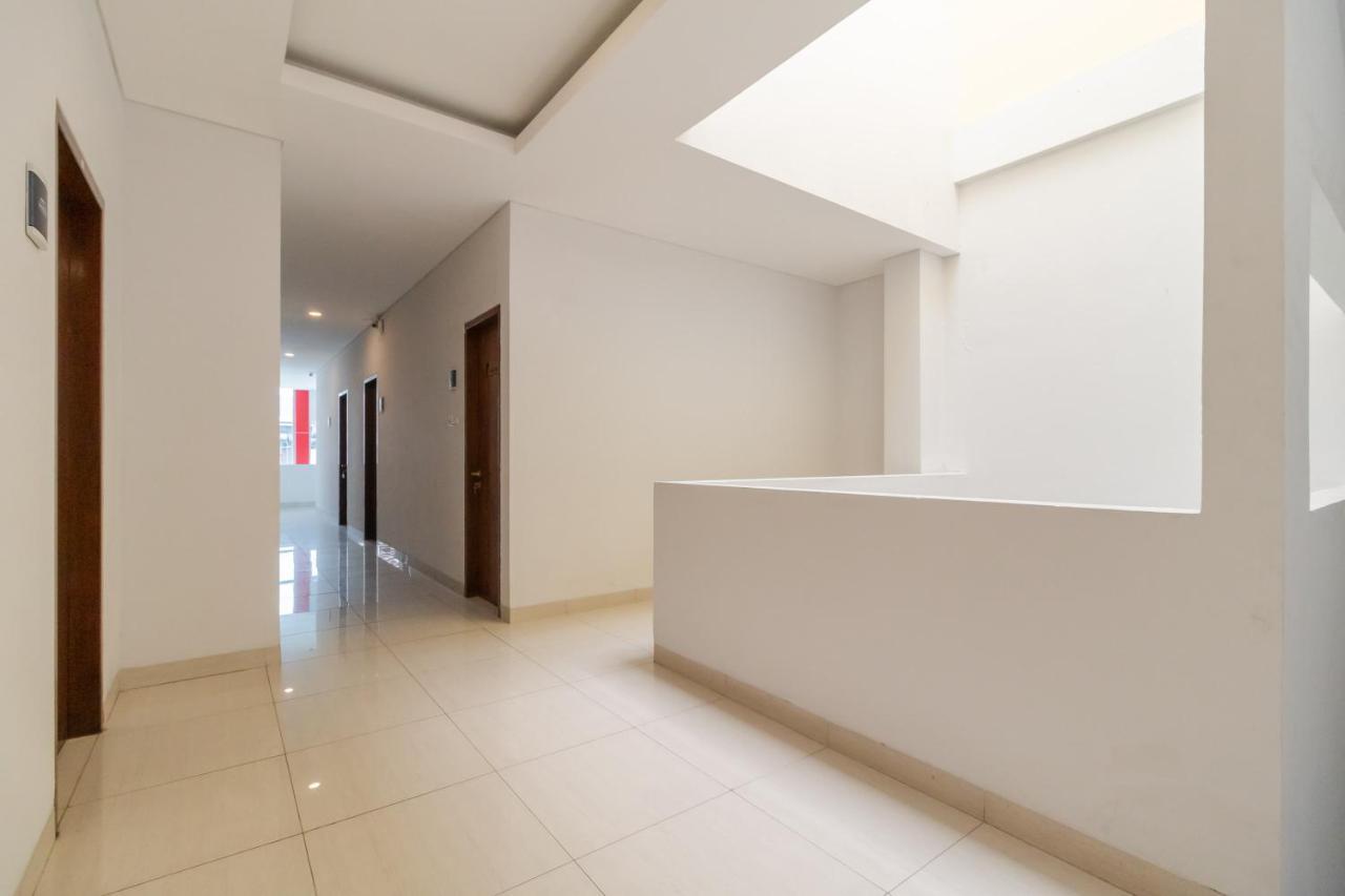 Urbanview Hotel Casa Kota Mangga Besar Джакарта Экстерьер фото