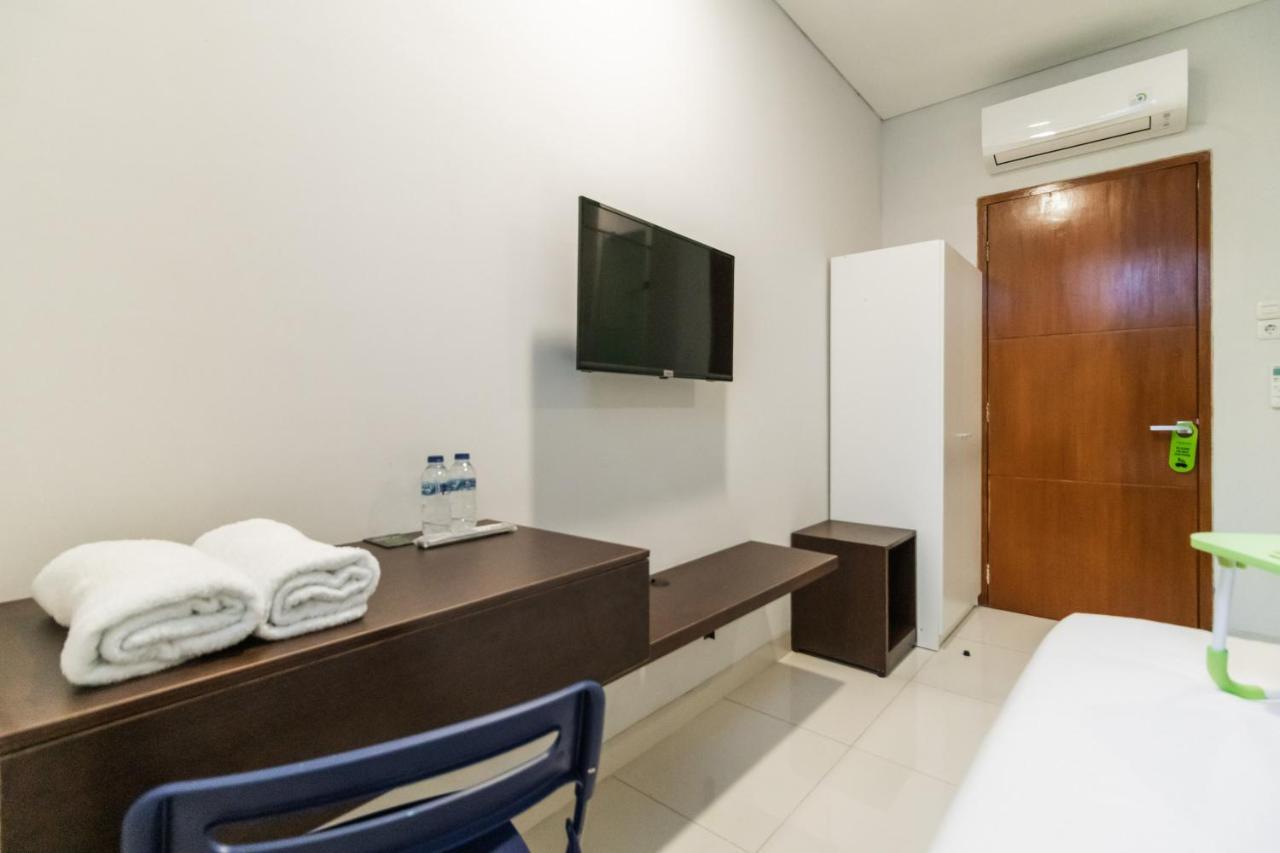 Urbanview Hotel Casa Kota Mangga Besar Джакарта Экстерьер фото