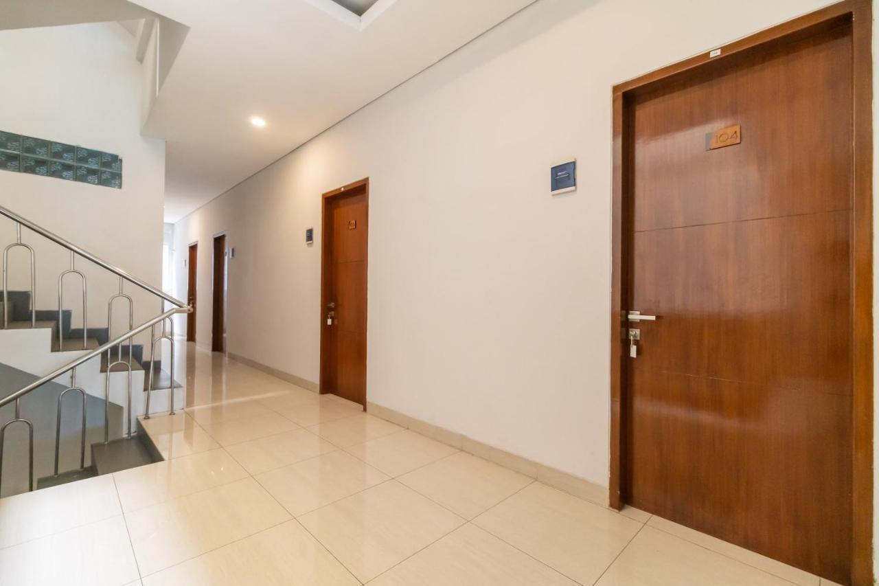 Urbanview Hotel Casa Kota Mangga Besar Джакарта Экстерьер фото