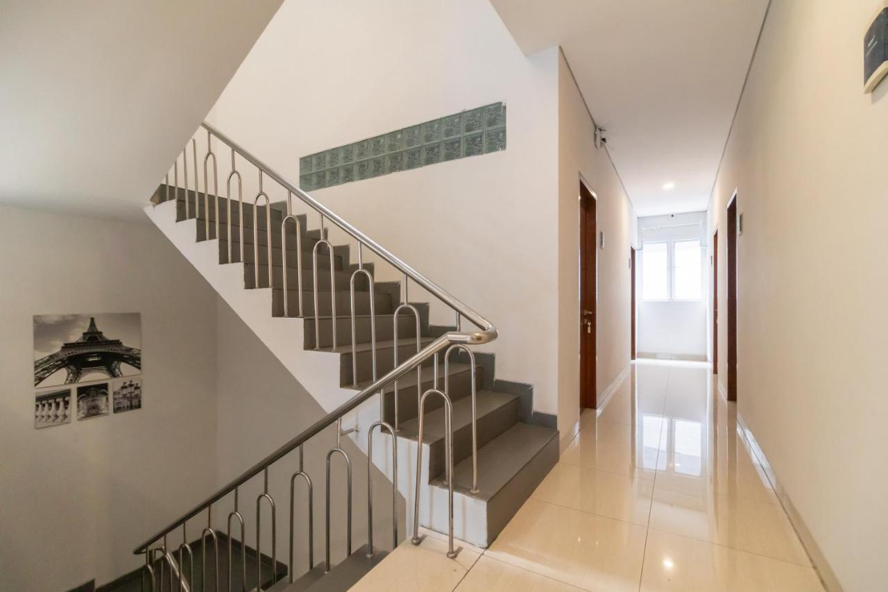 Urbanview Hotel Casa Kota Mangga Besar Джакарта Экстерьер фото
